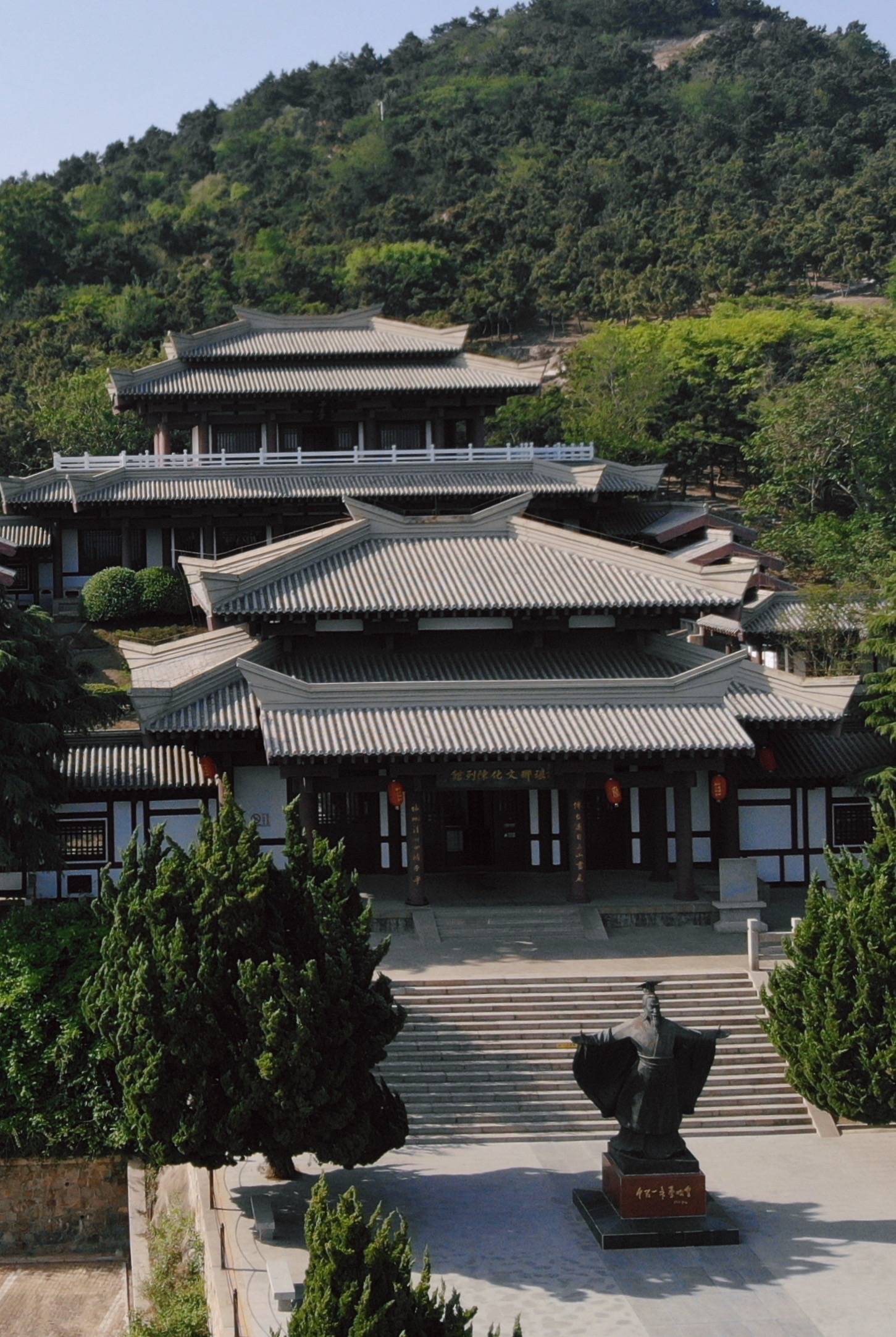 青岛这座山竟是2000年前的都城秦始皇住这里银龙海湾免费开放