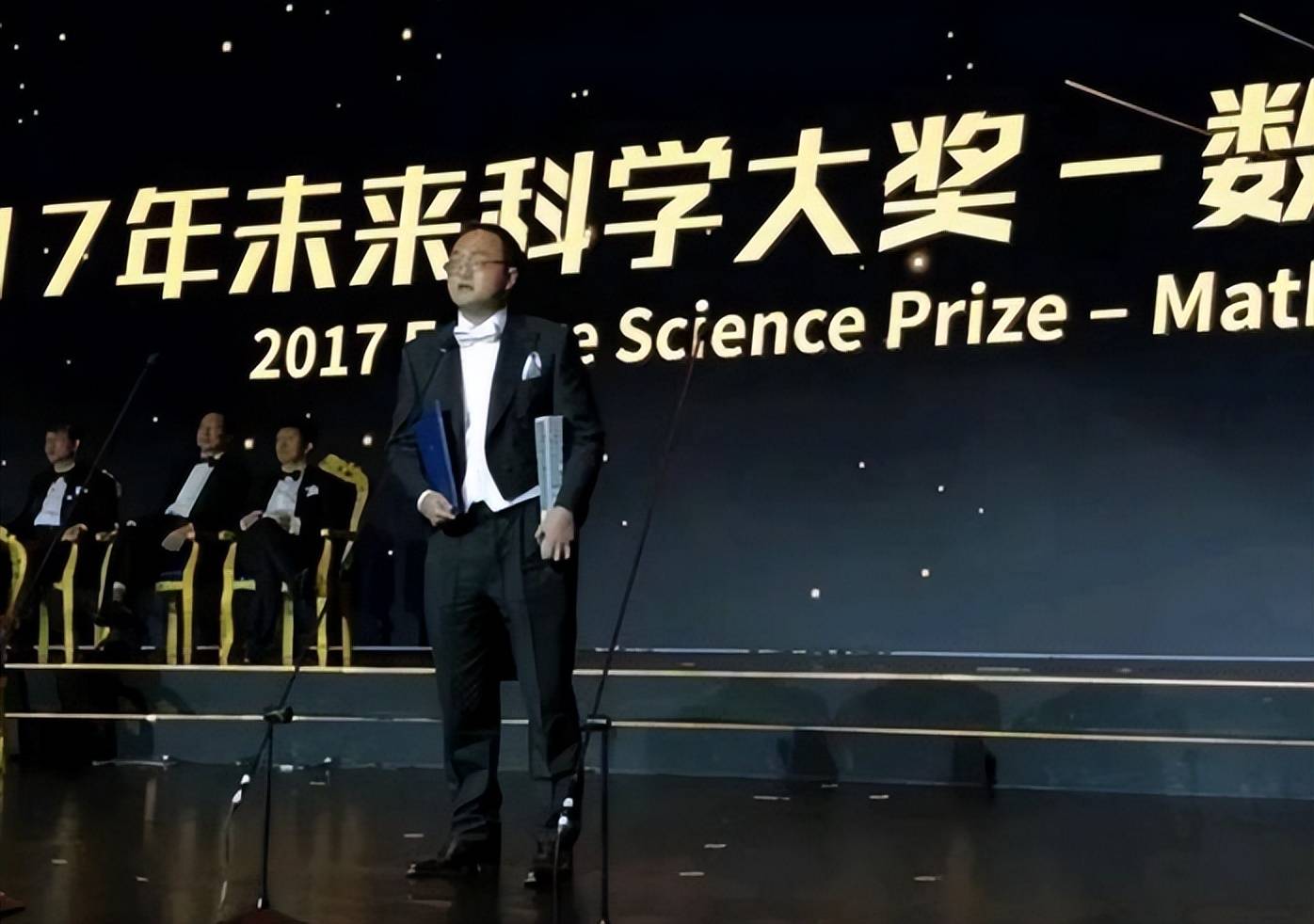 许晨阳是北大黄金一代数学天才的代表人物,除了他还有张伟,恽之玮