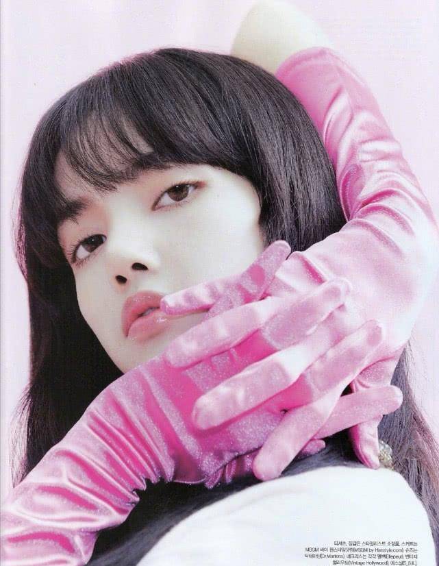 lisa拍摄时尚杂志,造型粉美少女感十足,尽显"人间芭比"魅力_连衣裙