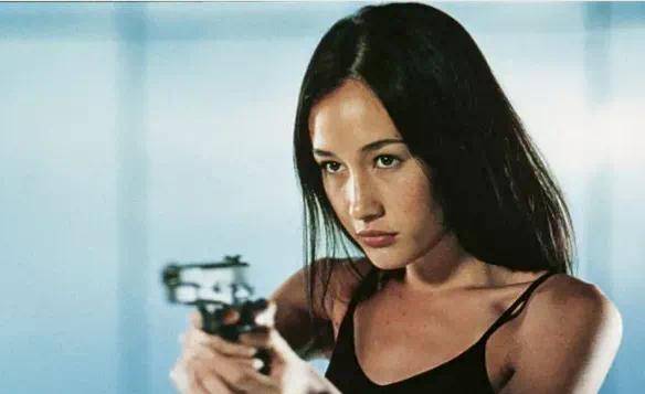 甩过吴彦祖,拒绝摄影师,42岁美上热搜:这个女人,太