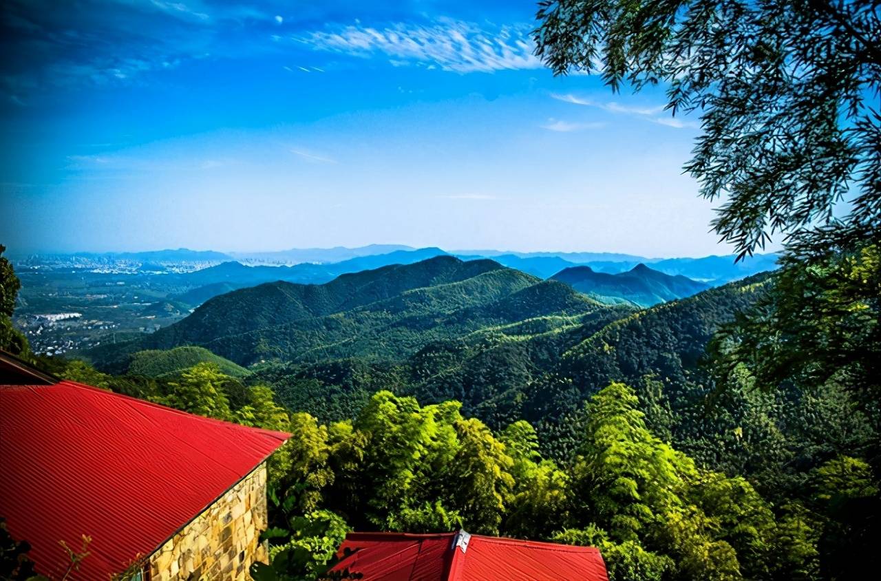 浙江的一处景点,被誉为四大避暑胜地之一,进山就能感觉到清凉_莫干