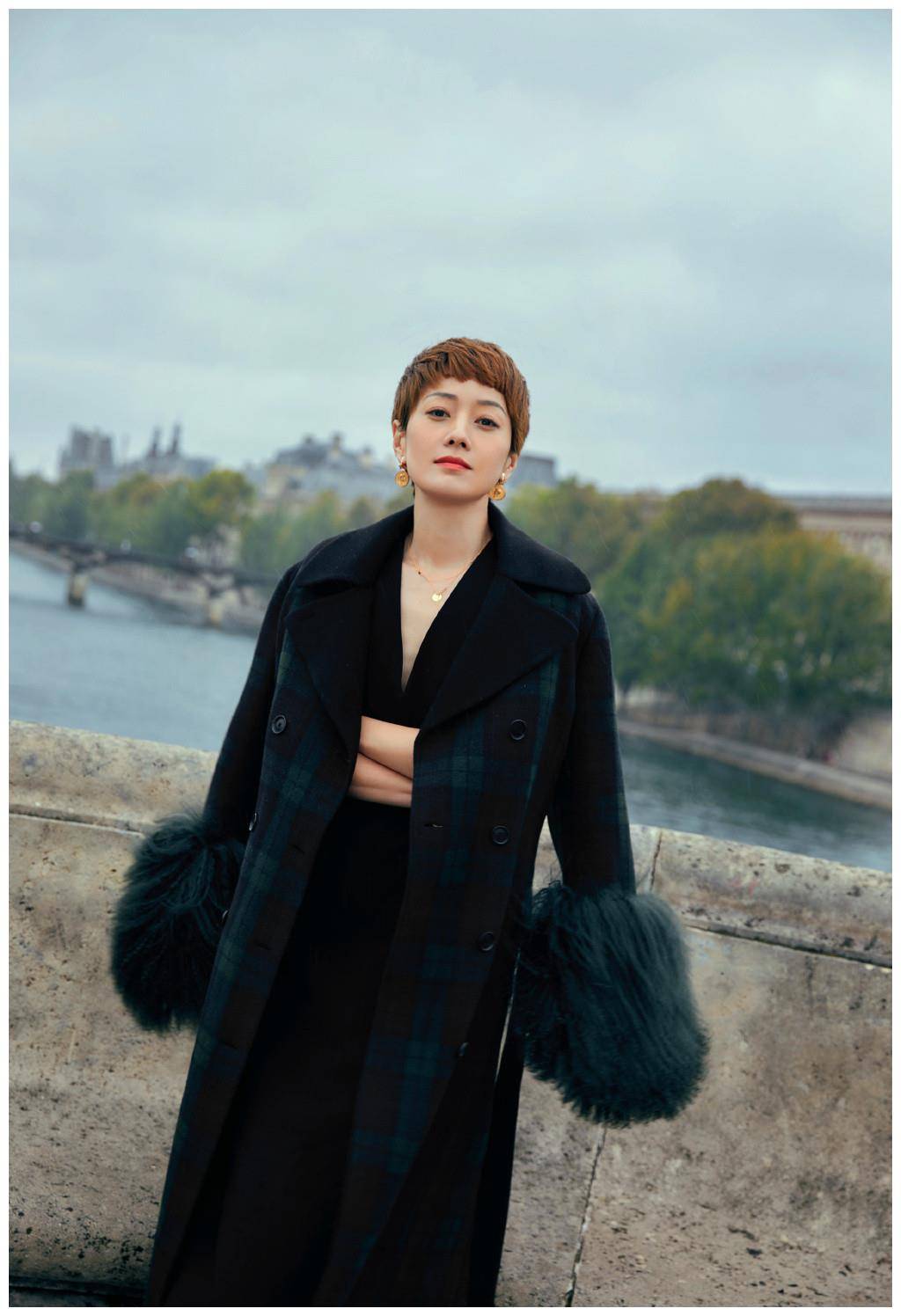 马伊琍原来这么会穿,连换三套秋装造型精致干练,美成了70后典范_毛衣