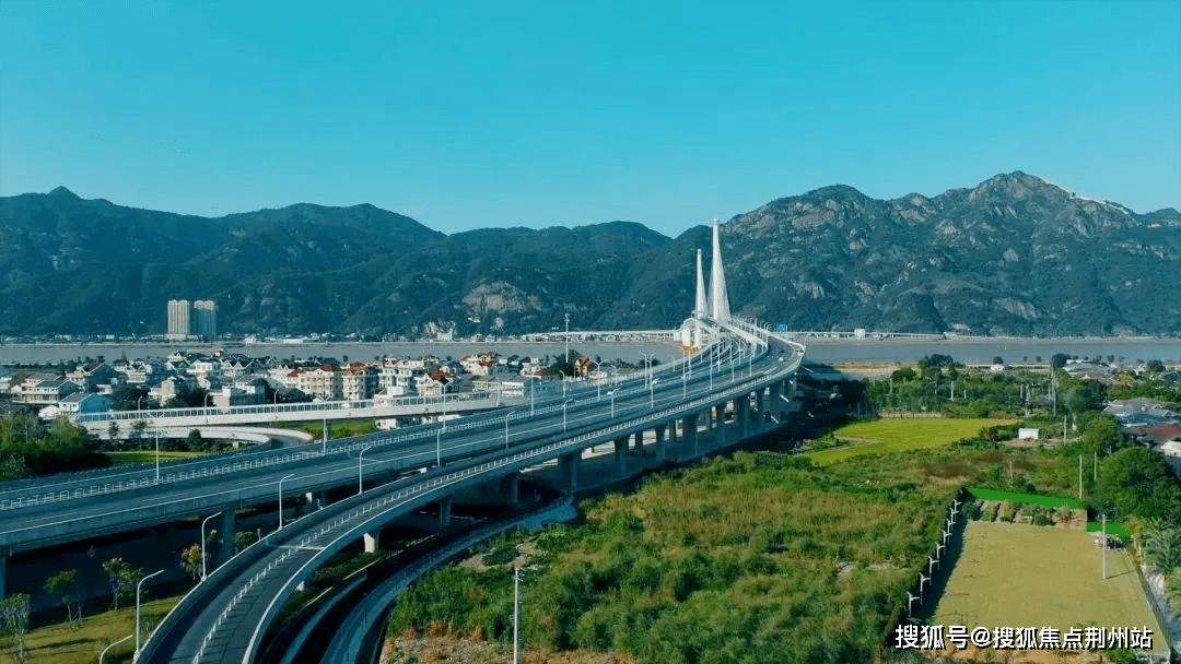 七都大橋,七都二橋(規劃中)等形成的「一島六橋」格局,還有溫州地鐵m3