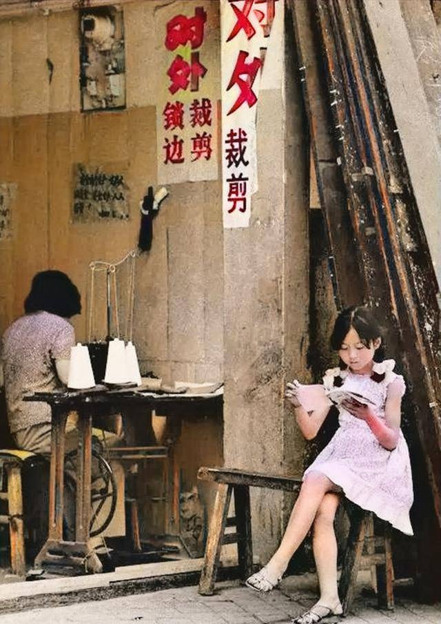 老照片:上世纪80年代的江苏常州,红星剧院,迎春市场,花园新村_红梅