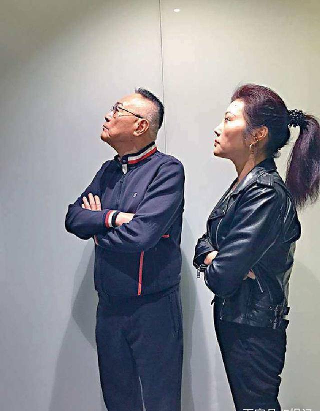 81岁香港船王原来这么有绅士风度难怪身边很多女伴_赵世曾_媒体_画面