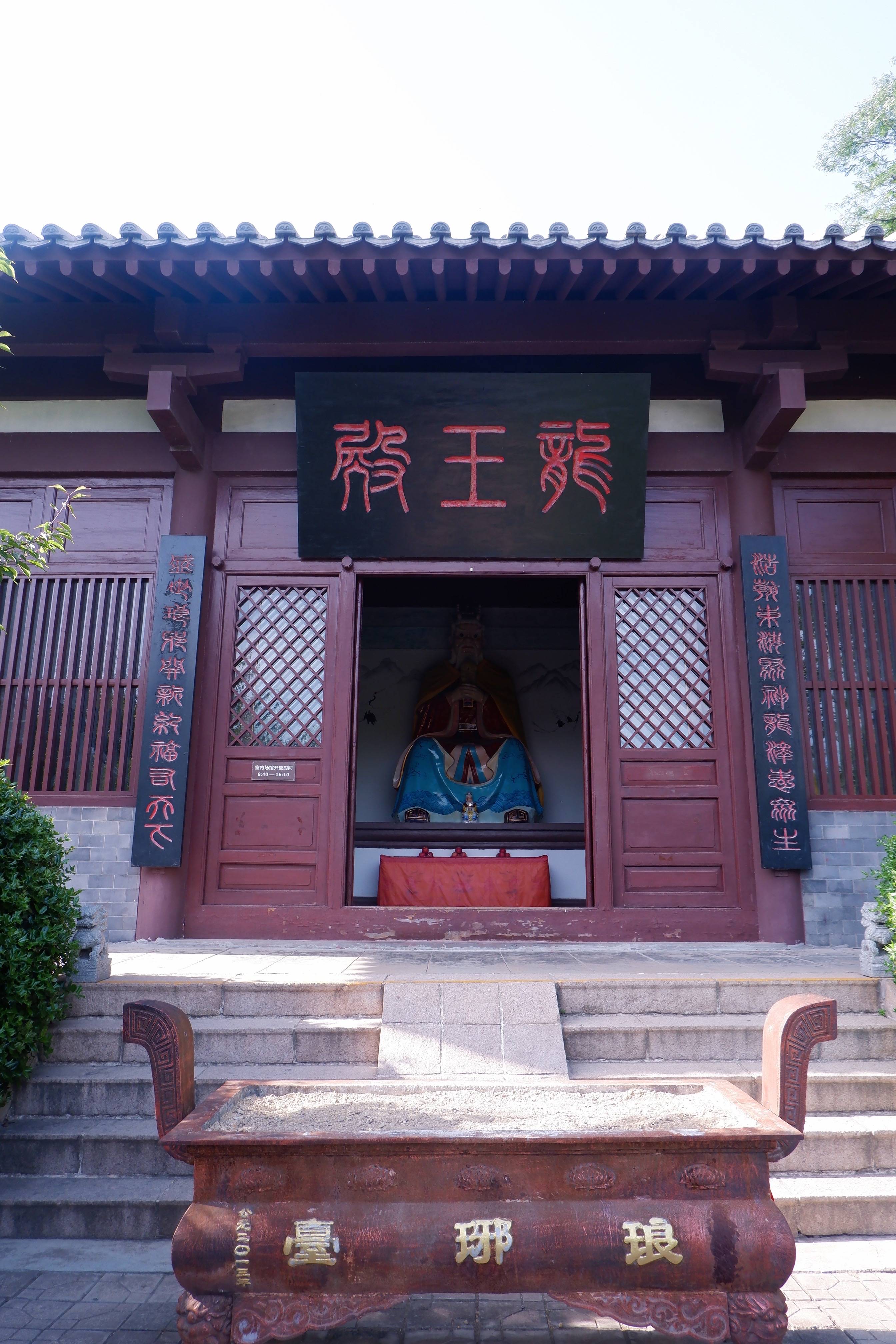 青岛这座山竟是2000年前的都城秦始皇住这里银龙海湾免费开放