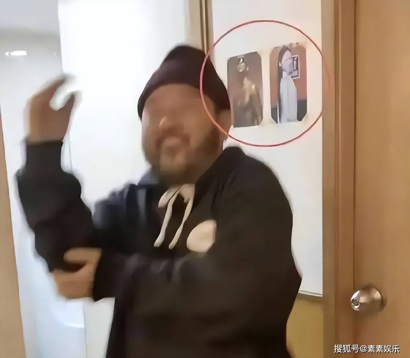 具俊晔在餐厅贴大S照片招揽生意,连厕所门上也贴着