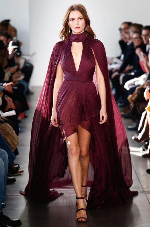 心理测试:4件女王披风,哪件最霸气?测你是个浮夸的人吗?