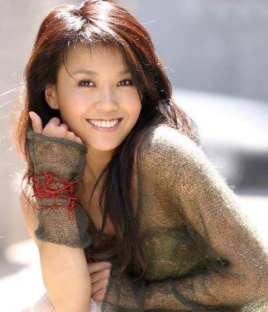 原创42岁王蓉近况曝光从神曲天后到落魄商演身材发福让人唏嘘