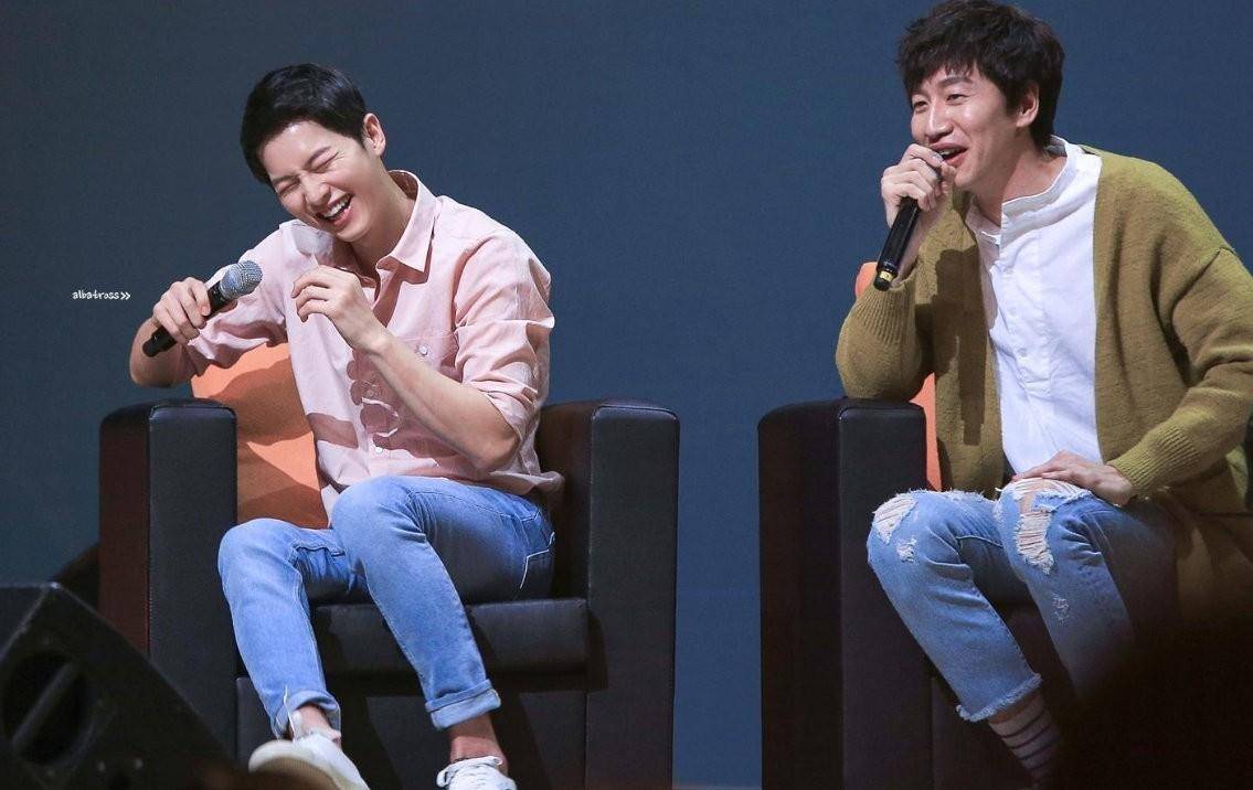 宋仲基李光洙现身友人婚礼,朴宝剑笑容灿烂_朋友_剧中_文森佐