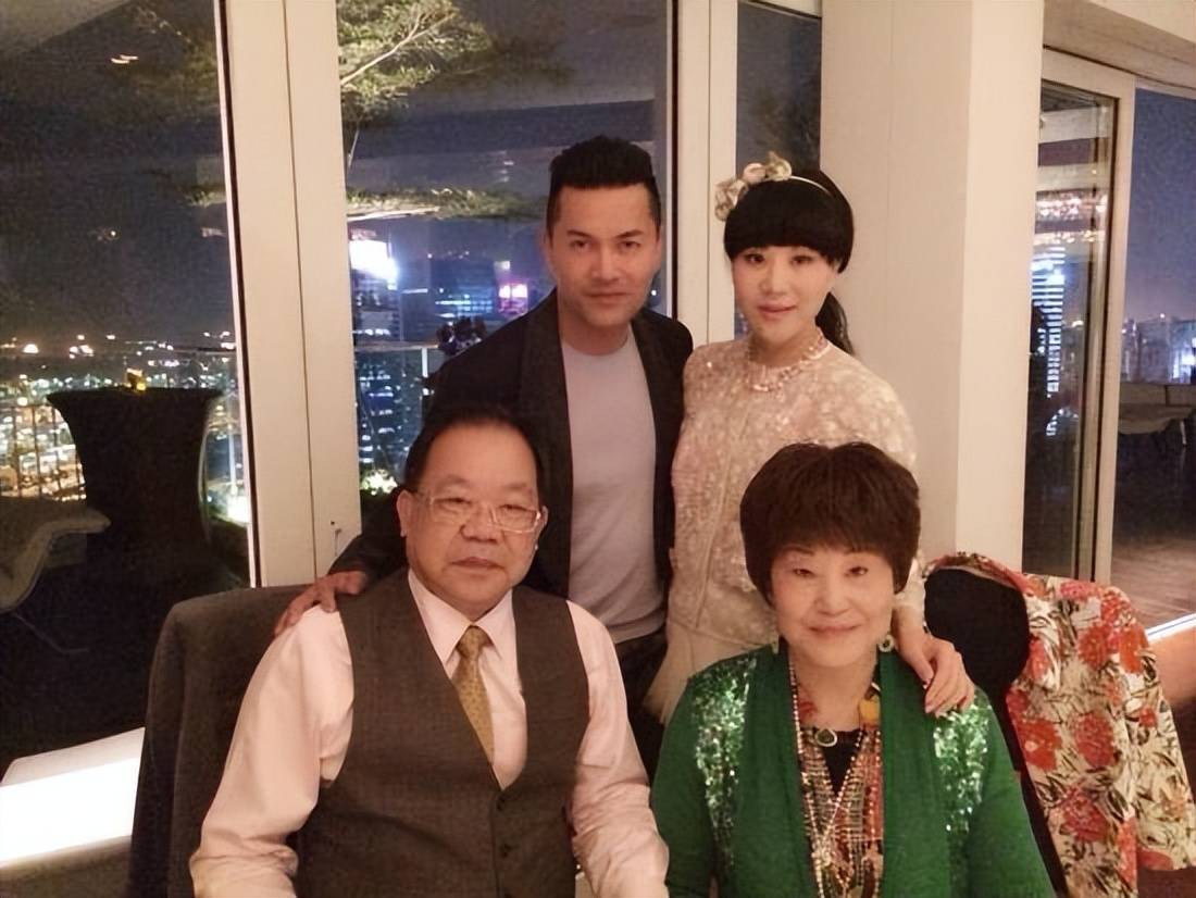 北大才女杨小娟:嫁"不老男神"吕良伟,丈夫是怎样评价她的呢?