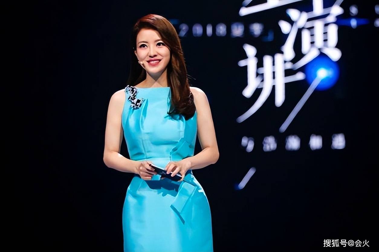 撒贝宁前女友涂经纬晒娃!穿短裤做手工好可爱