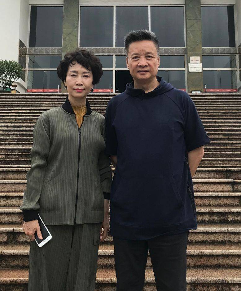 著名歌唱家阎维文:25岁娶初恋,陪妻子抗癌33年,如今苦尽甘来_刘卫星