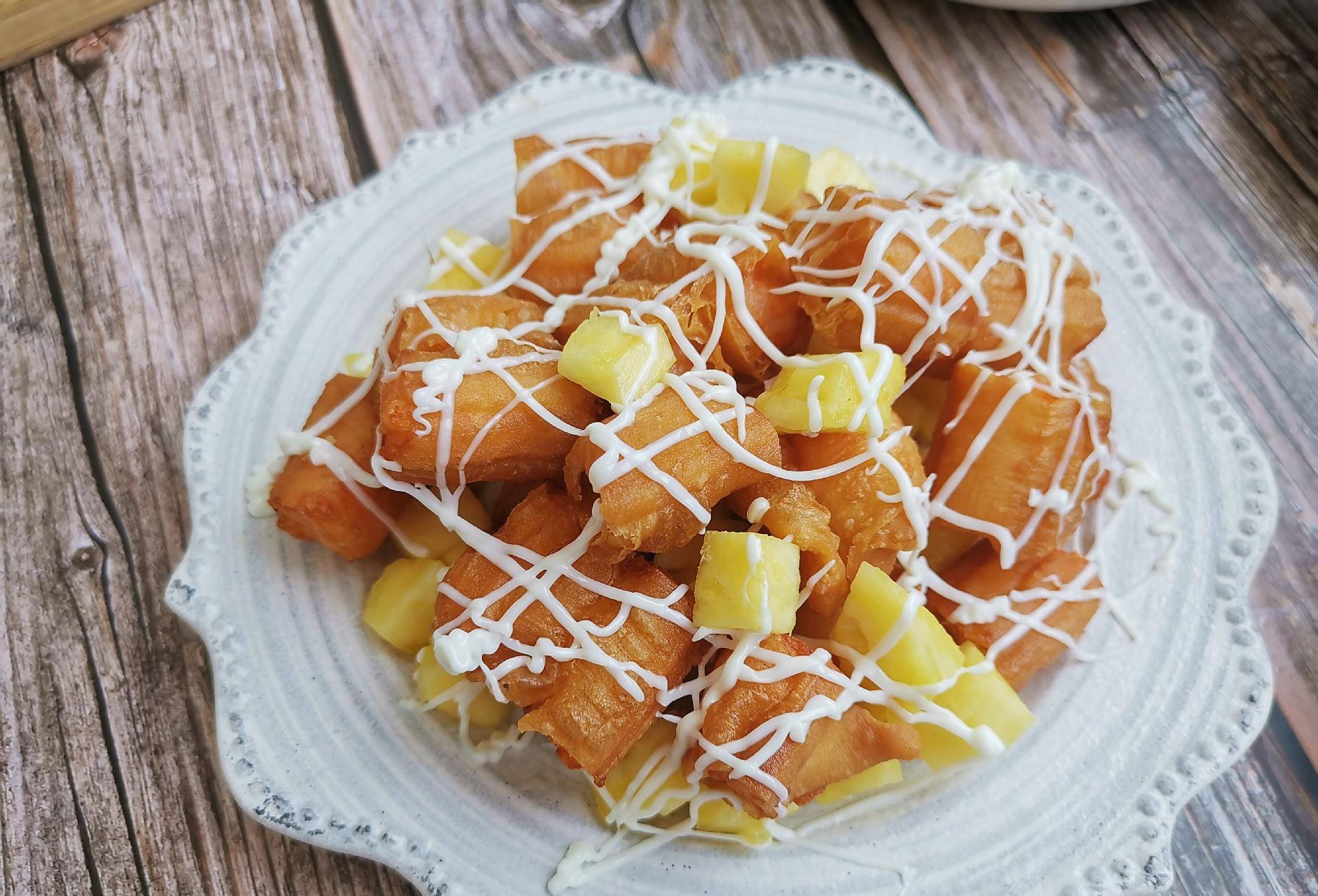 原创教你做好吃的菠萝油条虾即是菜又是点心酸甜美味不油腻香