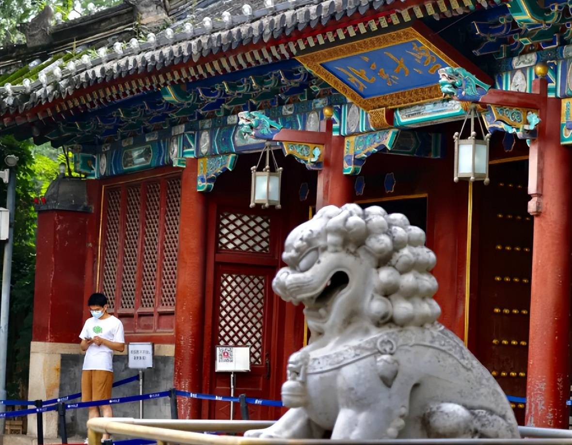 不过江苏却有一位考生,收到北京大学录取通知后,还没等庆祝父子俩却大