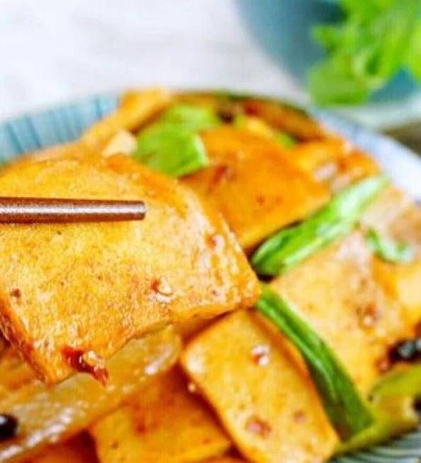 传统的豆腐和千叶豆腐除了制作工艺不同之外,主要的原材料也有不同.