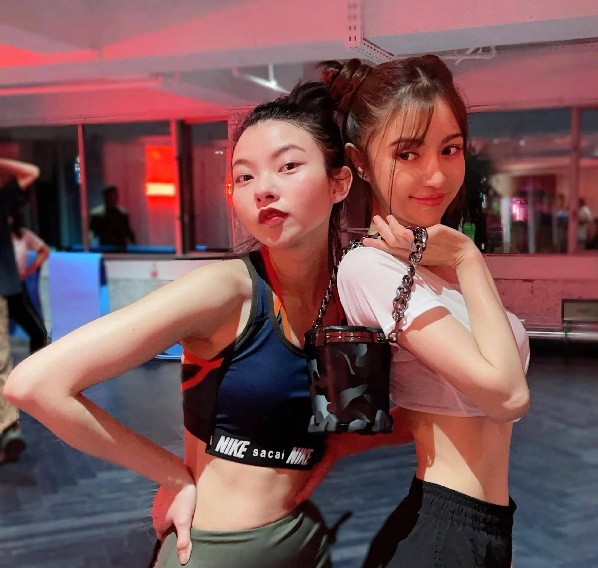 原创40也可以很少女那个唱爱要坦荡荡的萧潇自律的人生最美