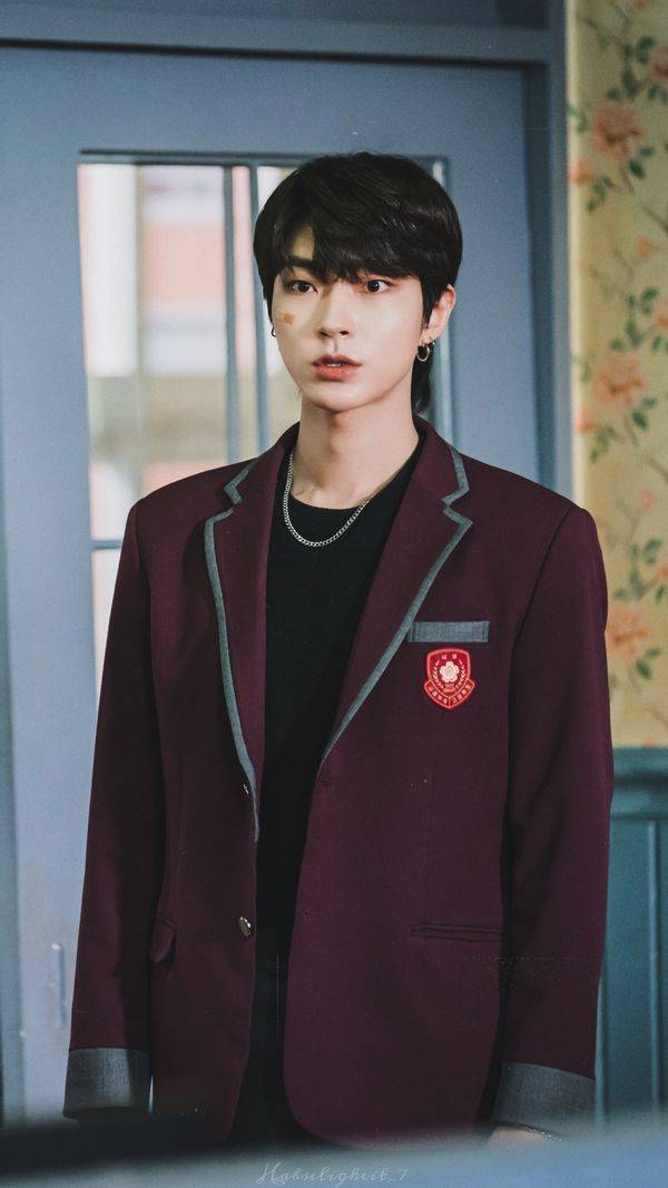 黄寅烨在女神降临播出后涨几百万粉,网友:他的素颜