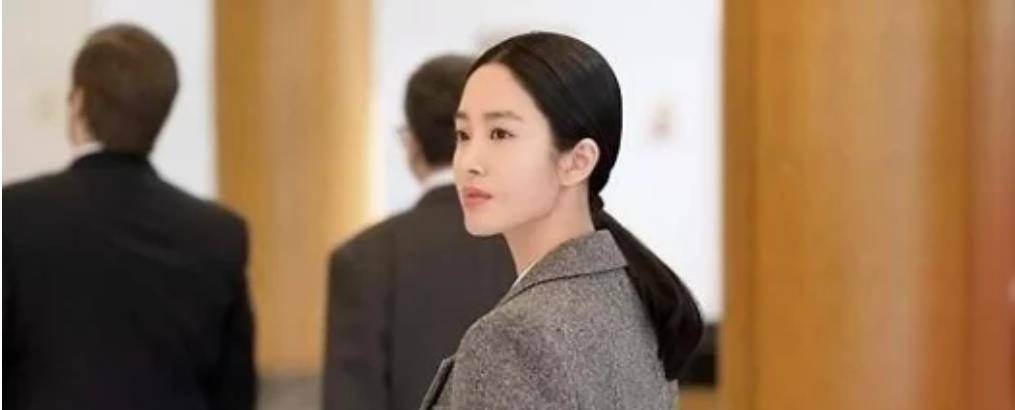 跟王凯,杨烁,董子健,周放,赵达等原班人马相比,"梁思申"的扮演者杨采