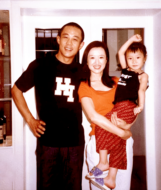 侯勇与沈蓉离婚12年:一个50岁三婚入围城,一个抱病单身_工作_周惠林