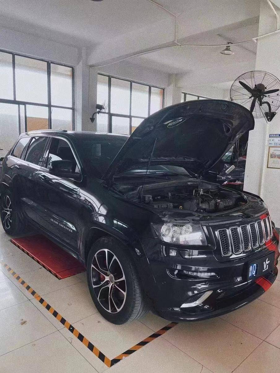 机增版大切诺基srt8真正的大力出奇迹