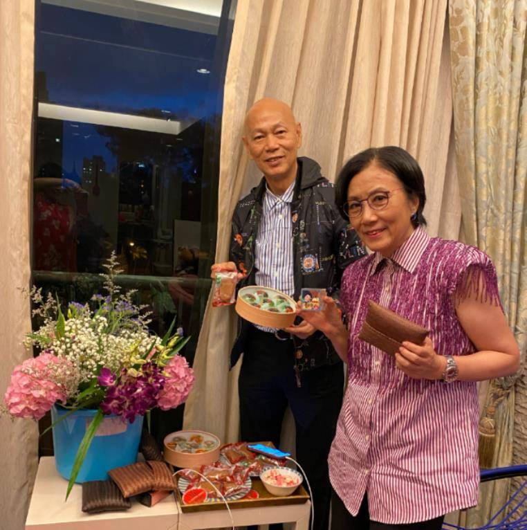 原创罗家英妻子晒近照朴素低调显寒酸却意外曝光6000万豪宅