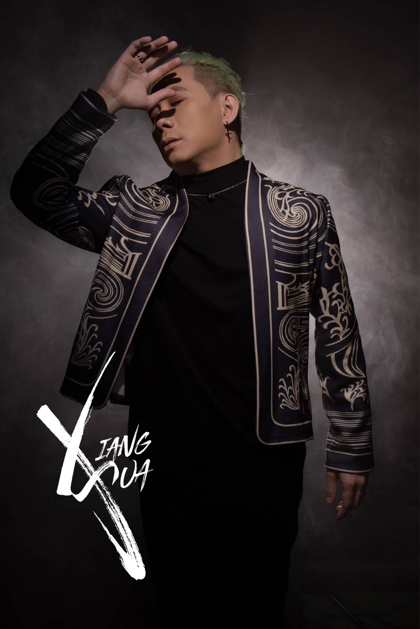 新加坡创作歌手aaron向华推出新单曲疯狂