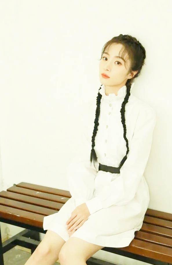 就是大家都知道的,胡冰卿和徐璐工作室因为跟张铭恩的复杂关系开始