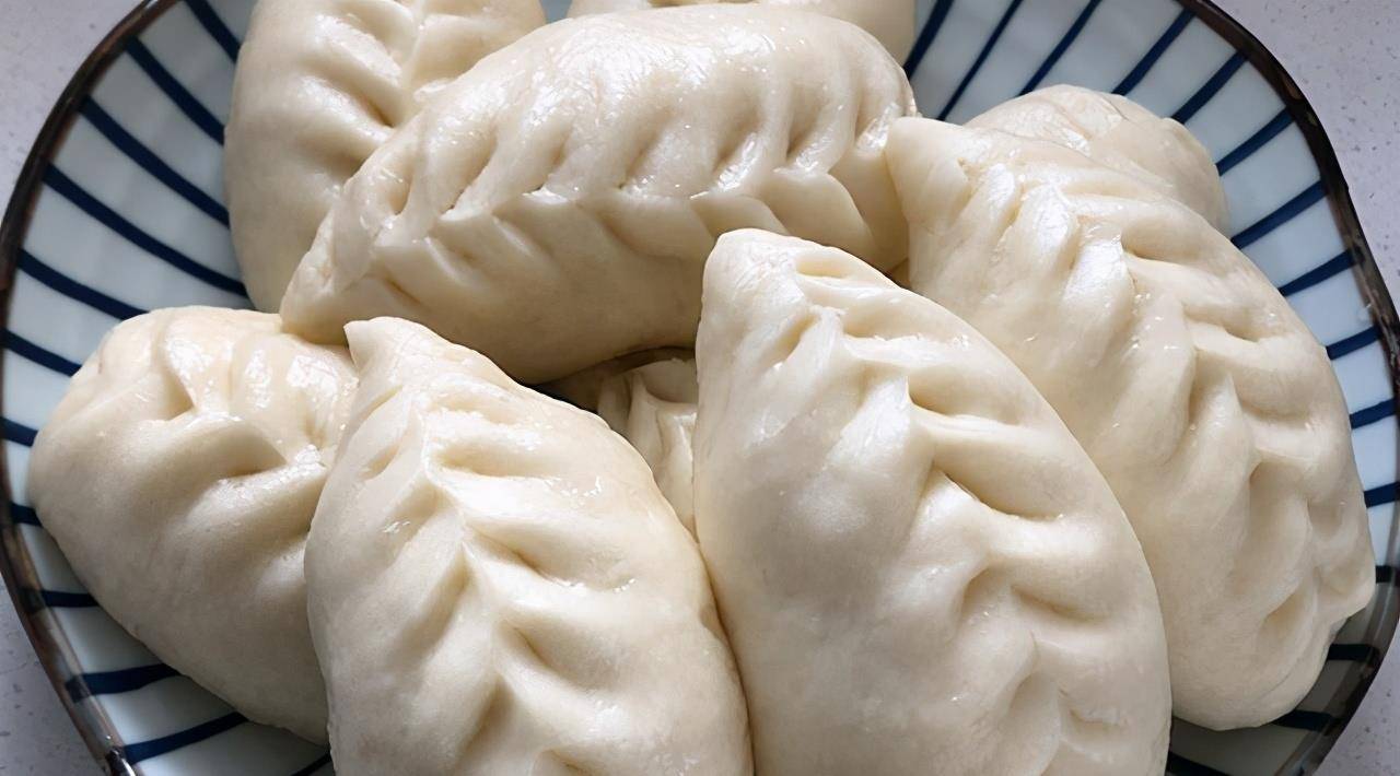 原创冬季吃萝卜正当时教你花样包萝卜丝包子皮薄馅大解馋管饱