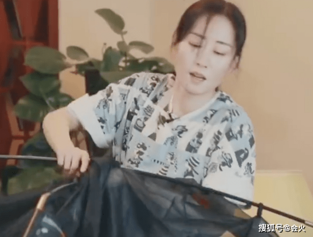 刘敏涛上节目情绪失控流泪!镜头前擦鼻涕好真实