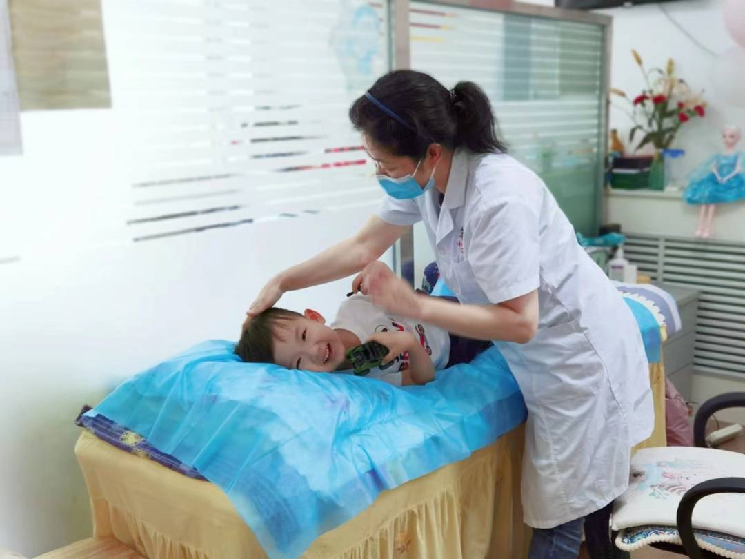 真实案例季群儿推疗效佳送来锦旗表心意直夸技术顶呱呱