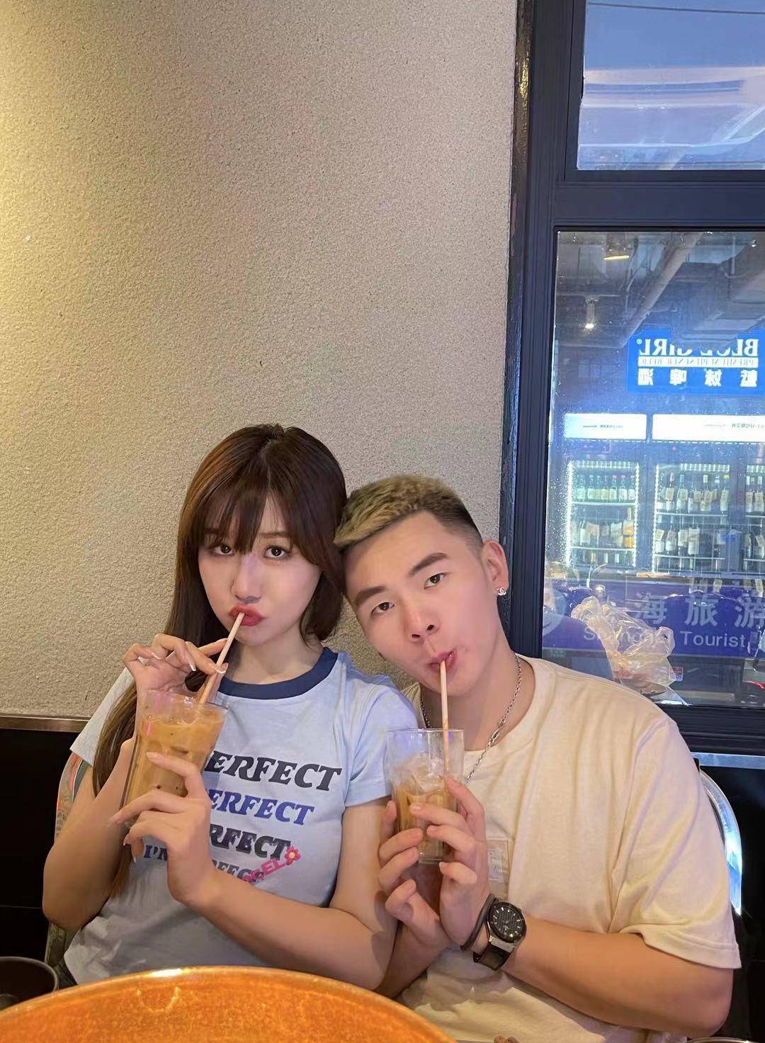 徐老师和航仔恋爱半年,网友称他俩是有趣的灵魂过招_账号_视频_徐妍