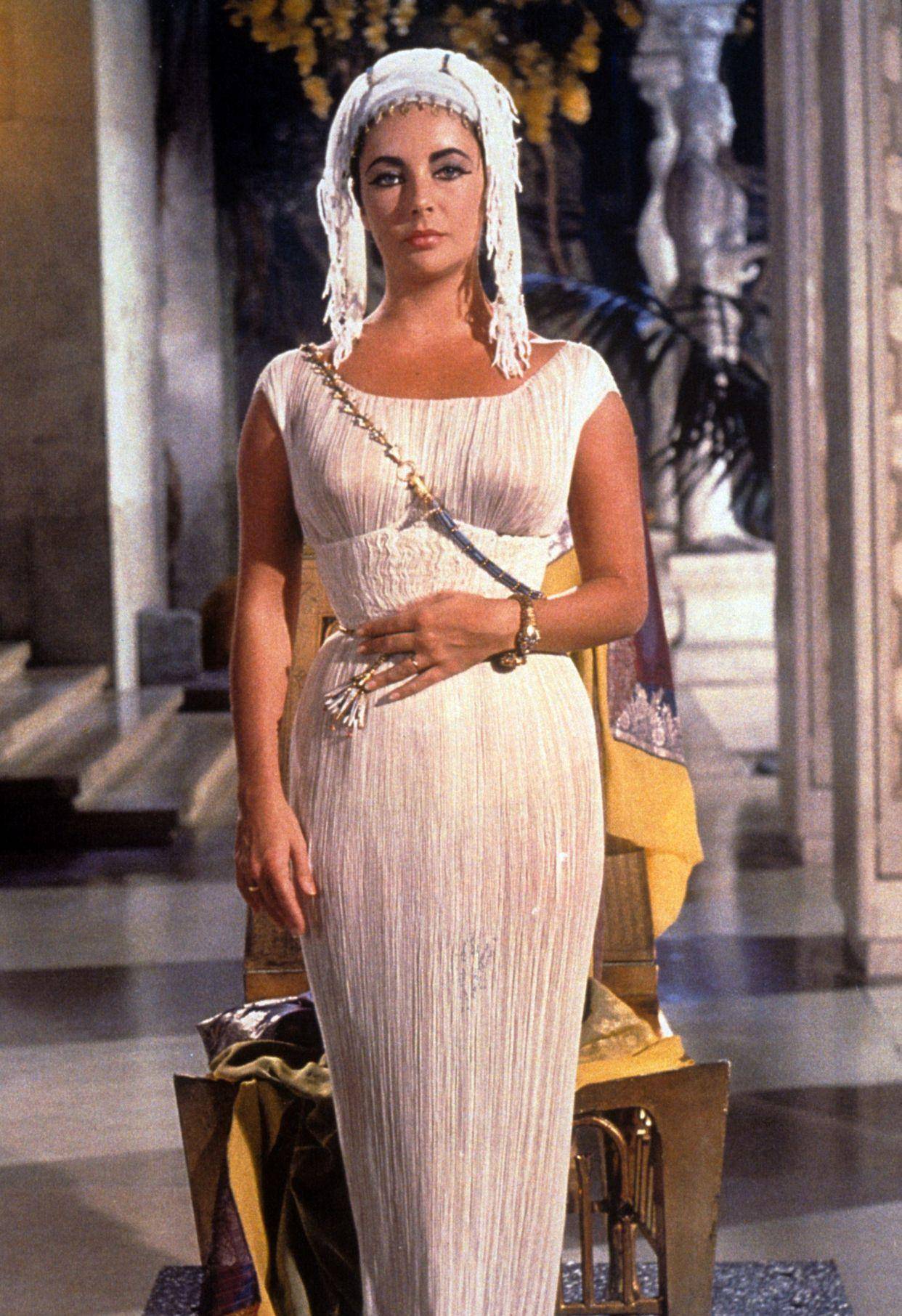《埃及艳后》服装:不符合历史,但强调了伊丽莎白·泰勒的美丽
