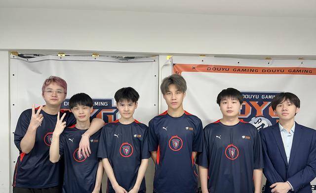 dyg31轻取rw,初代刷子小义重回野区起奇效:天才型fmvp值得期待_比赛