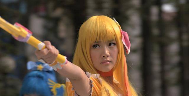 她应该是最有代表性的小蓝扮演者了,在第一部《巴啦啦小魔仙》和《巴