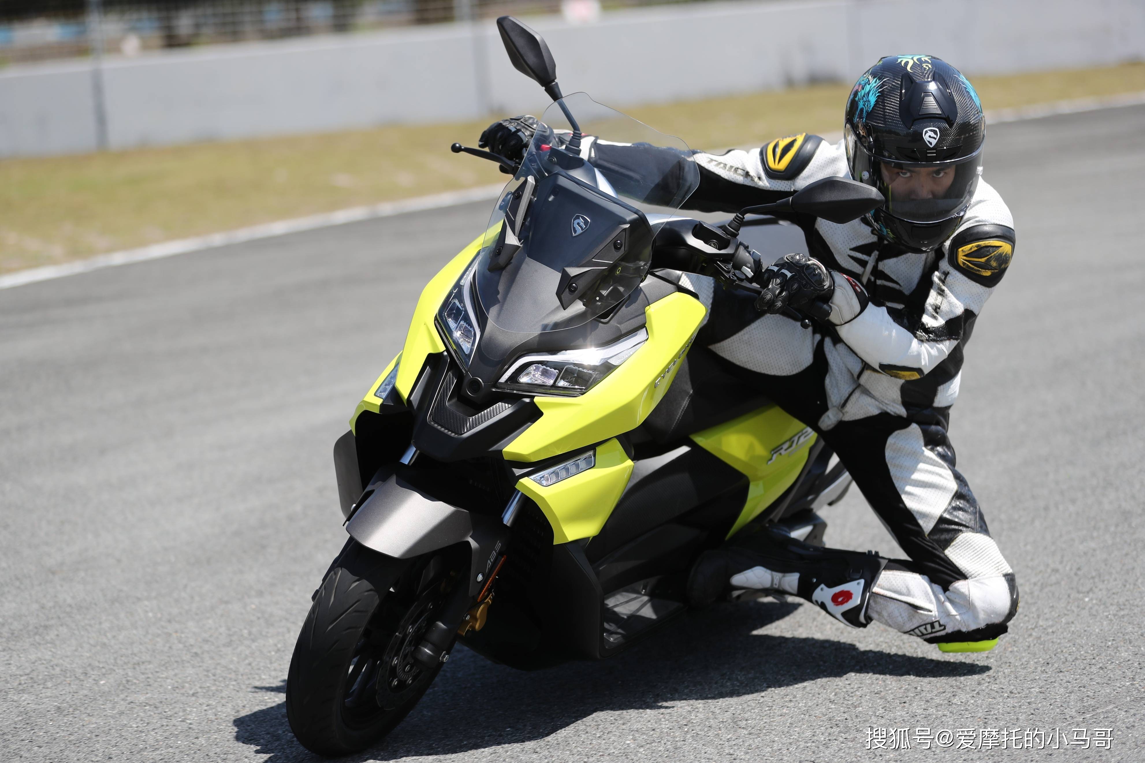 游云惊龙,性价比超高的两万元adv运动踏板赛科龙rt2配置剖析