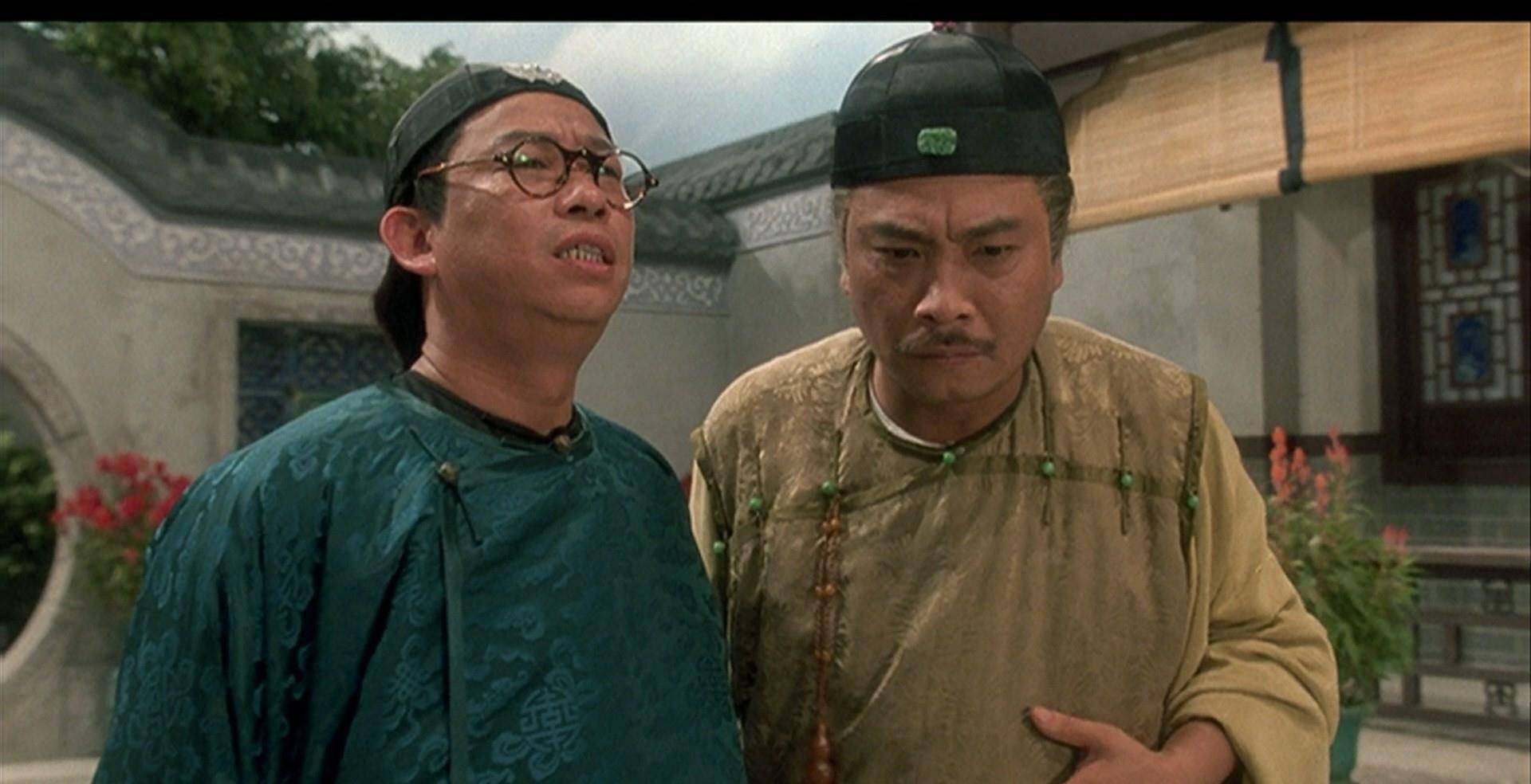 再如《逃学威龙》中的"王sir",《武状元苏乞儿》中的"考官",《望夫