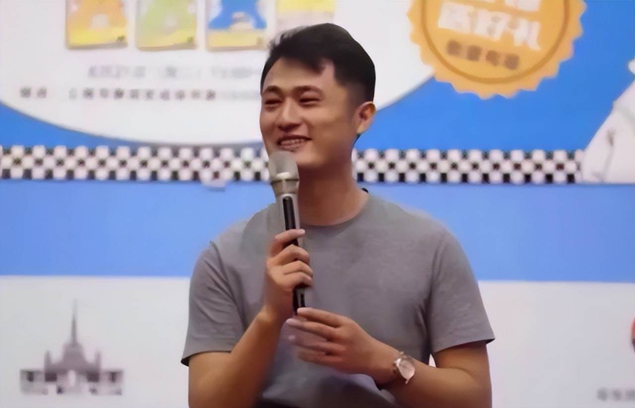 因医生误诊癌症离开,转行投资后成富豪_张泉灵_本人_主理