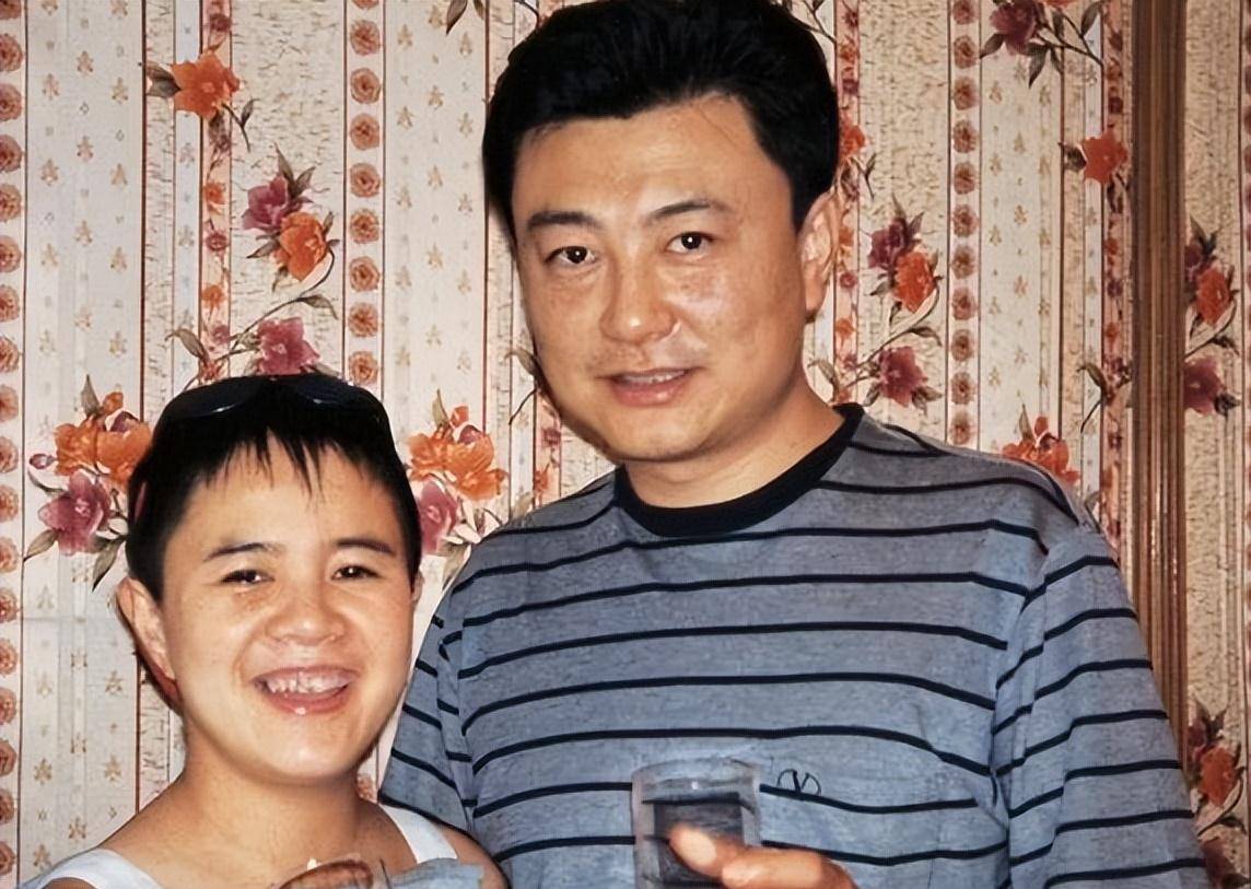 原创最反差萌的央视夫妻王宁和金龟子结婚三十四年依旧甜甜蜜蜜