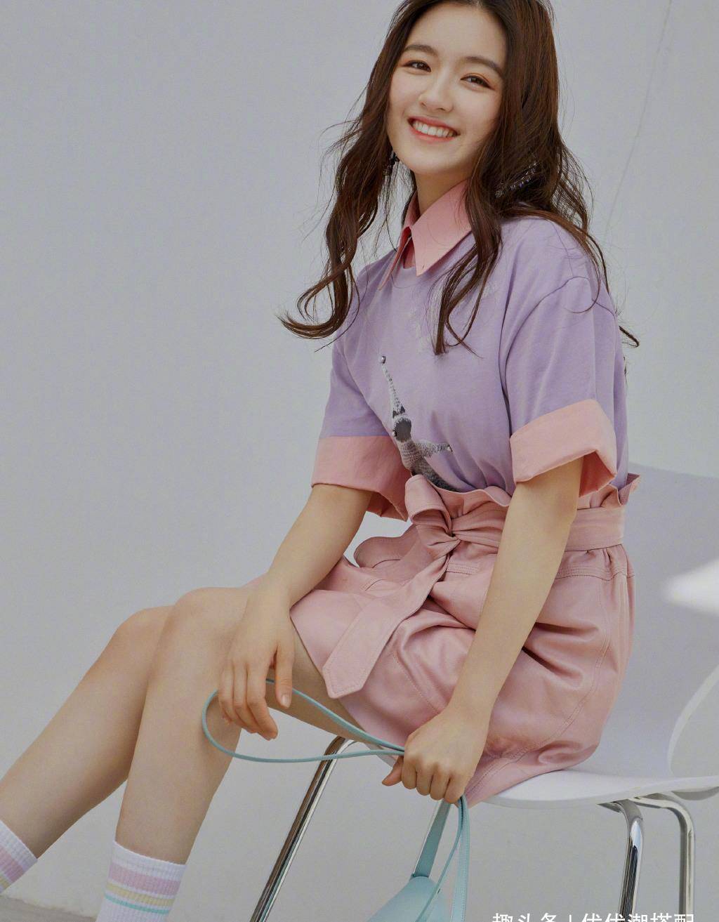 李兰迪解锁夏天新穿法短袖里穿短袖美到冒泡露齿笑太迷人