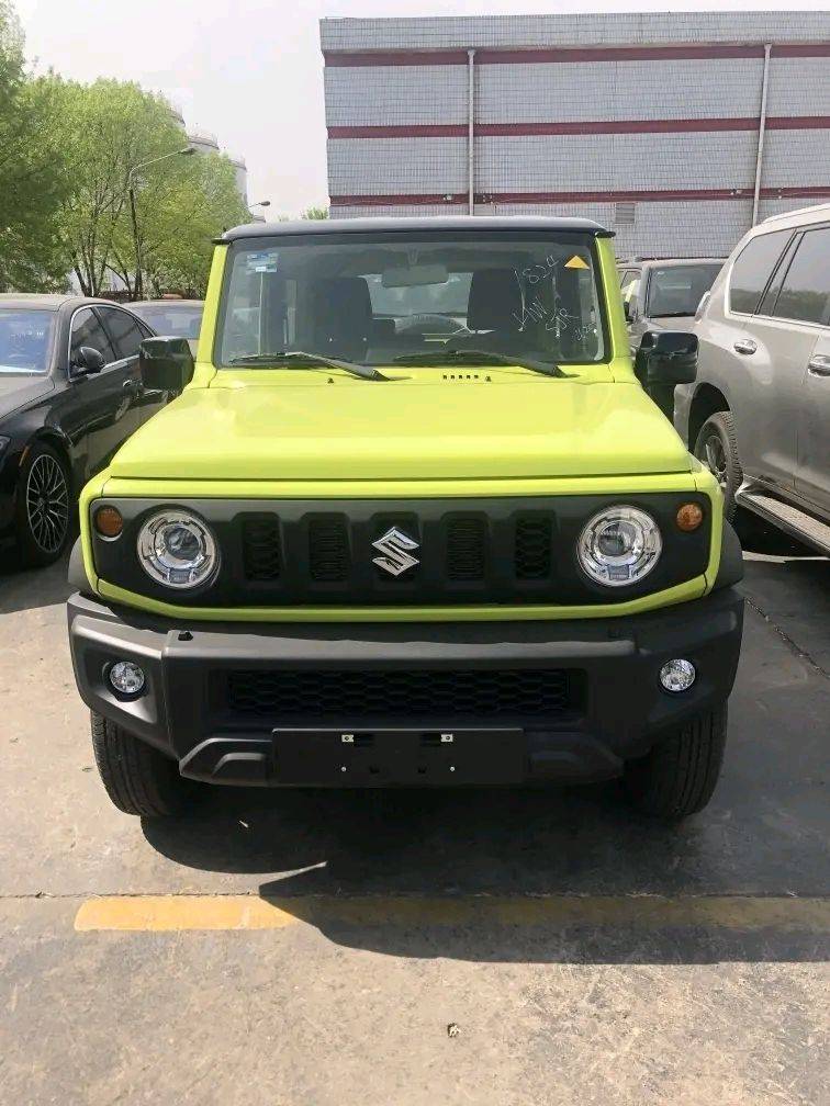 实拍"国六版"铃木吉姆尼,售价跳水,落地26万,这次会火吗?