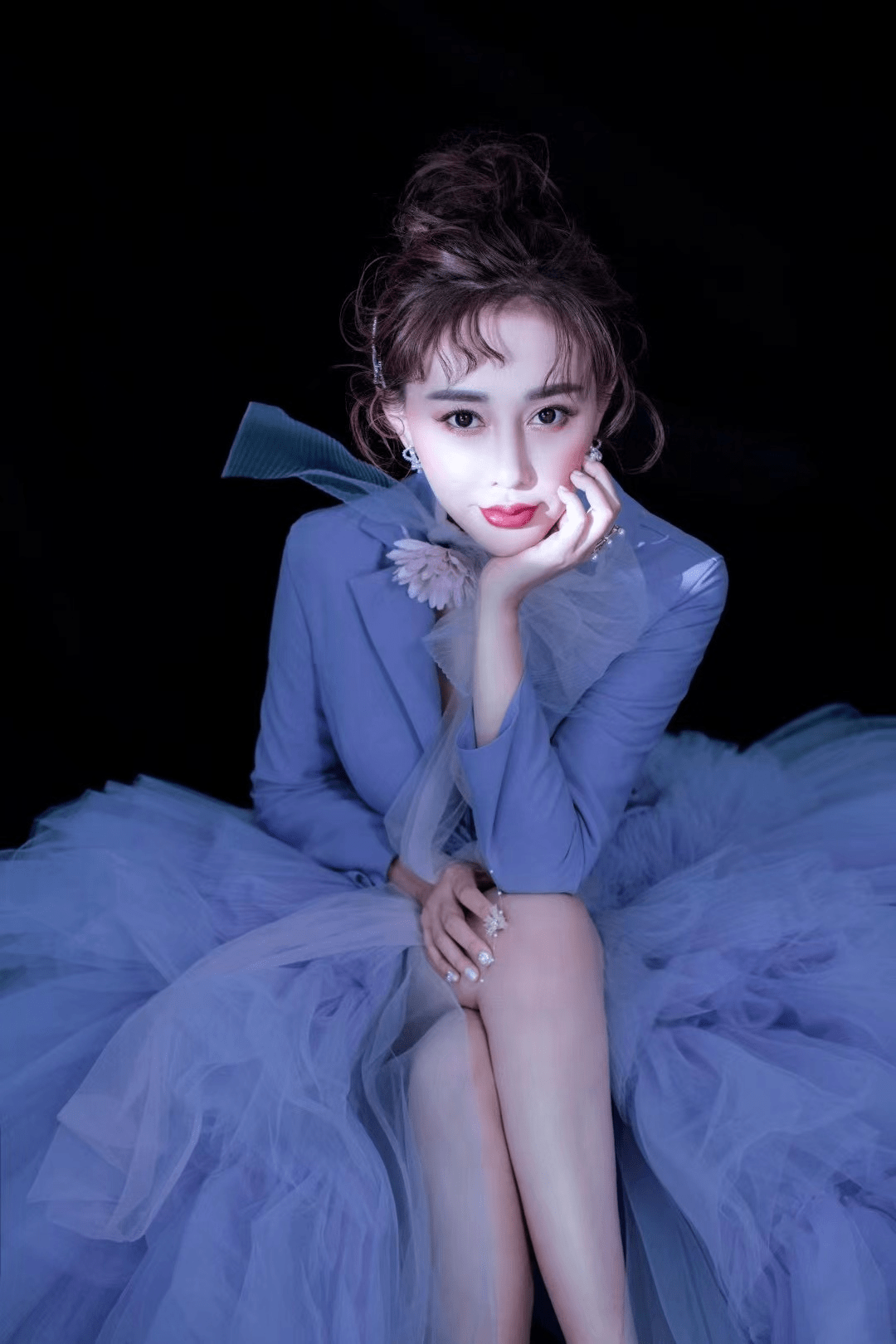 佛山麦乔寝居签手著名影星陈美行