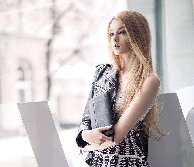 来自俄罗斯的女排运动员退役后当模特如今25岁气质十足