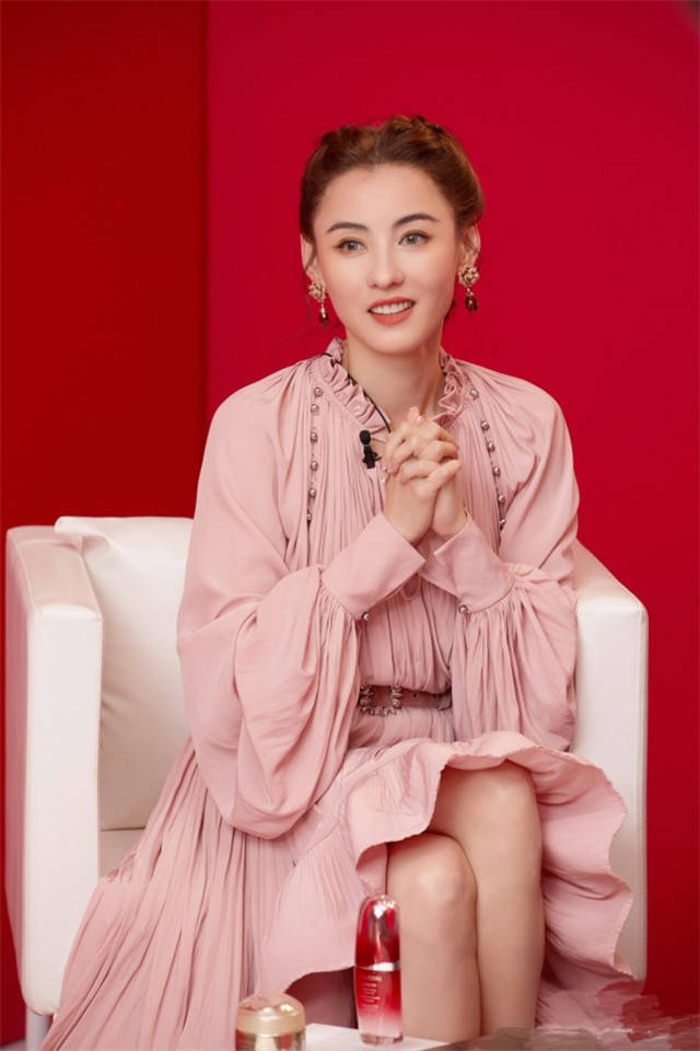 原创媒体曝谢霆锋宣布和小林青霞复婚，他亲自出面辟谣，否认和王菲分手