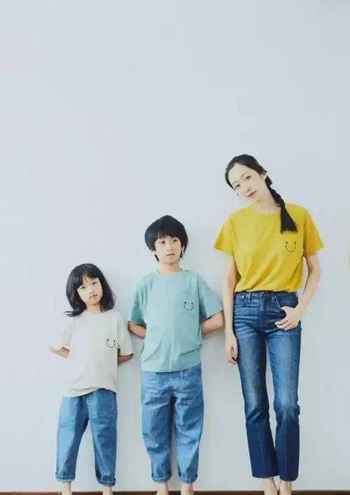 徐静蕾尴尬了原来要跟徐静蕾一起不婚的黄觉如今却晒出幸福的一家四口