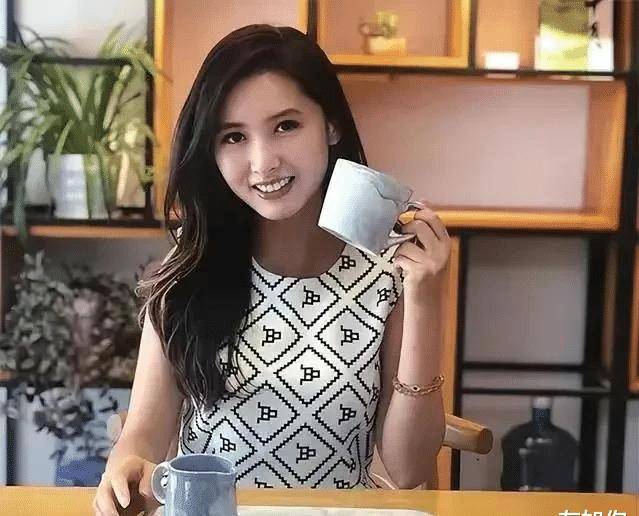 原来曹大主编是包工头,自己亲妹妹编写的课外读本,生意火爆_曹文芳