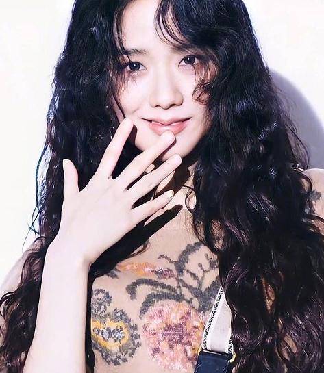 原创金智秀不愧是氛围感美女羊毛卷发型慵懒随意大片高阶感太赞了