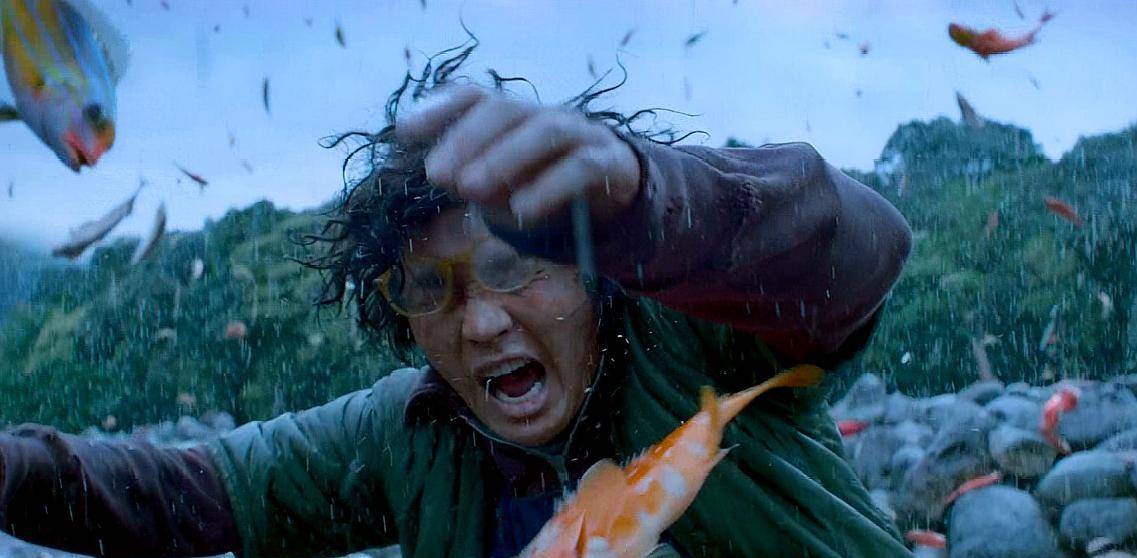 原创天上不下雨下鱼为什么天上会掉下鱼鱼雨到底怎么回事