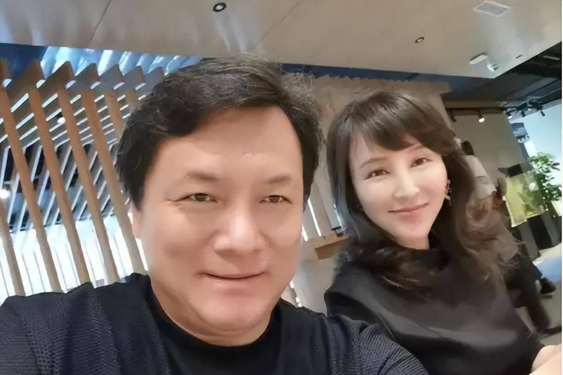 原创岳丽娜不顾父母反对嫁初恋婚后连生3胎如今成人生赢家