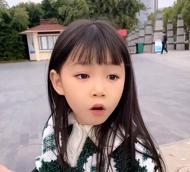 原创蓝妮妮6岁无声天使生活无法自理竟成了百万网红